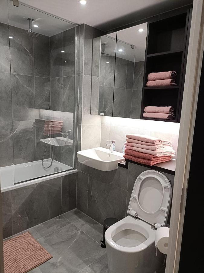 One West Point , Icon Tower Apartment ลอนดอน ภายนอก รูปภาพ