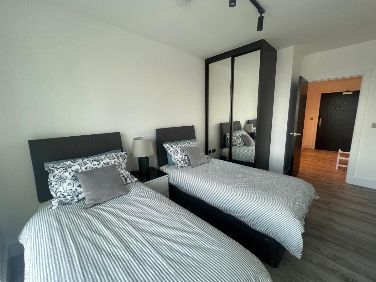 One West Point , Icon Tower Apartment ลอนดอน ภายนอก รูปภาพ