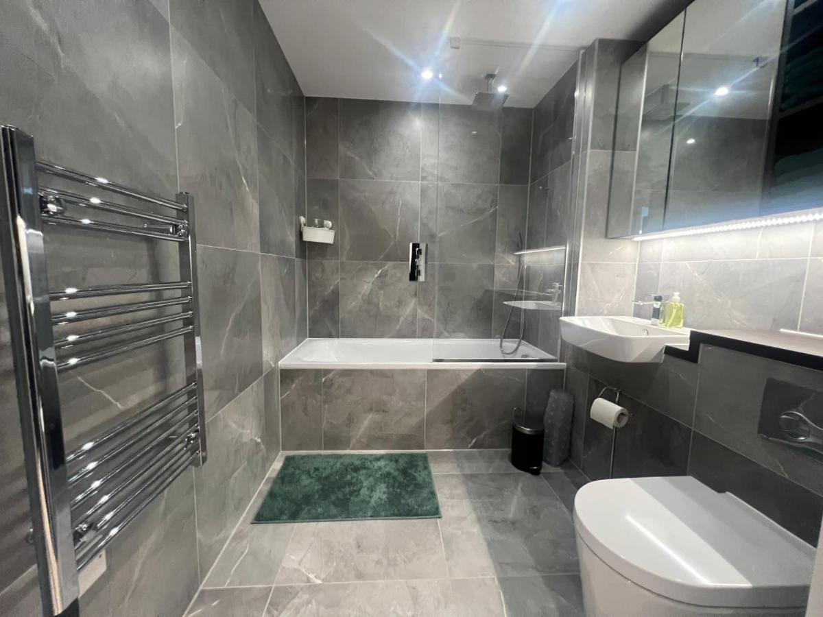 One West Point , Icon Tower Apartment ลอนดอน ภายนอก รูปภาพ