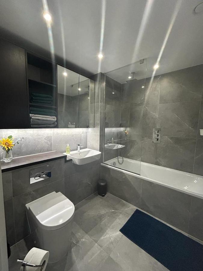 One West Point , Icon Tower Apartment ลอนดอน ภายนอก รูปภาพ
